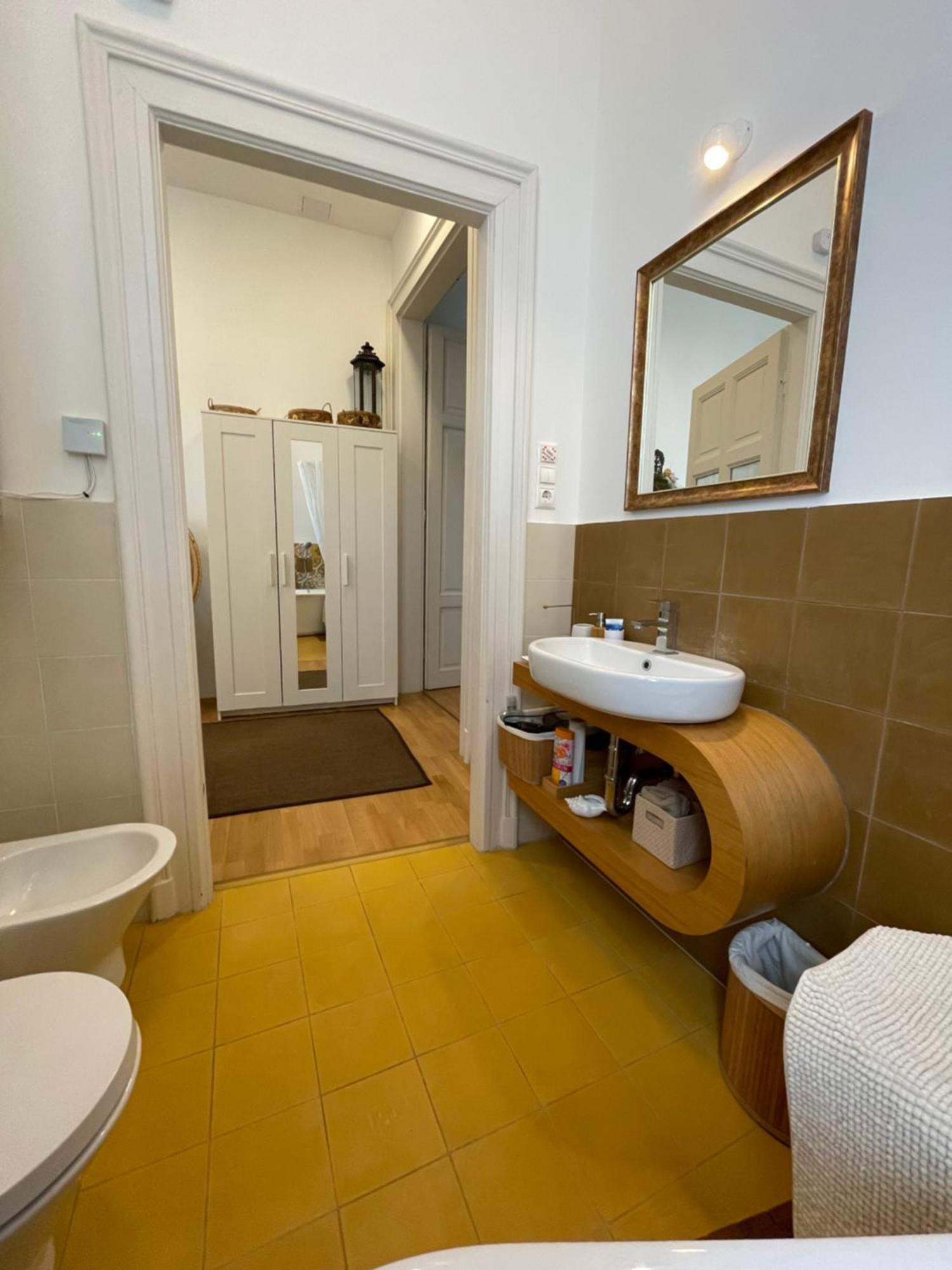 Amber Pearl Apartment 2 Rooms And 2 Bathrooms At Kalvin Square บูดาเปสต์ ภายนอก รูปภาพ